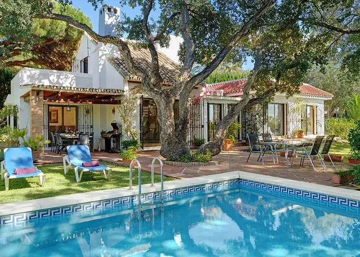 Villa With Private Pool And Garden In Marbella